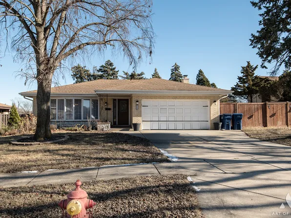 8719 Hillside Dr, Hickory Hills, IL 60457