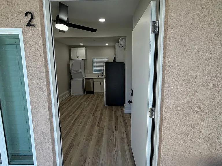 Normal Street — Photo 3