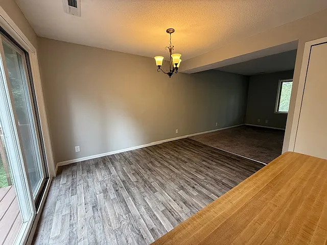 1090 Shryer Ave W — Photo 5