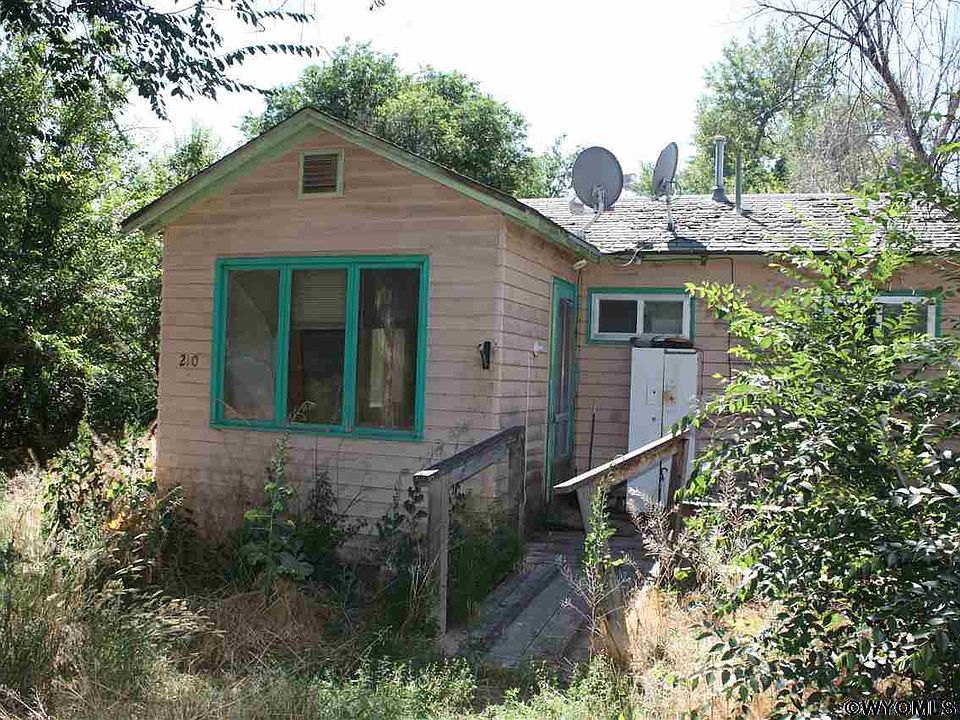 1st image of 210 N Brook Ave