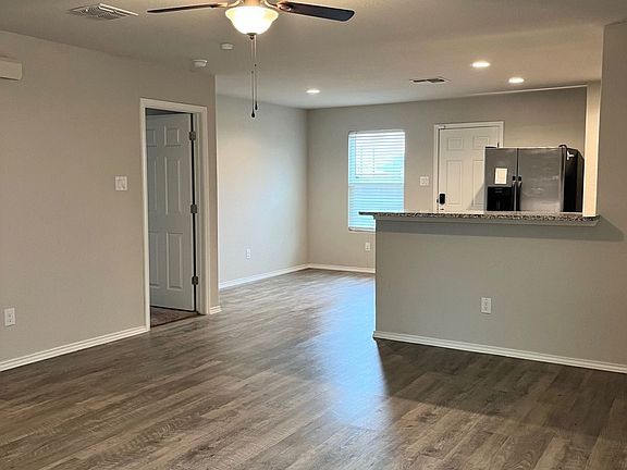 4th image of 7515 Crestway Rdg