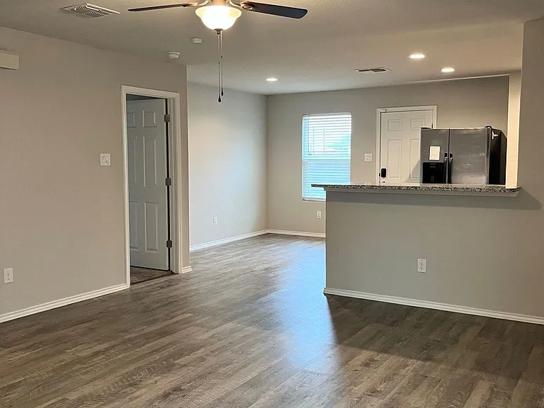 7515 Crestway Rdg — Photo 4