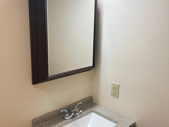 5th image of 225 Hillview Ln APT 201
