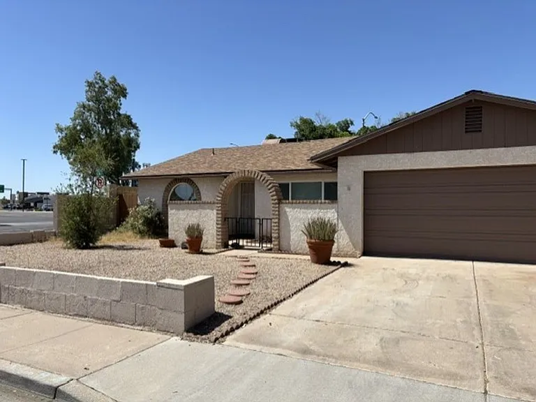 2618 W Knowles Ave — Photo 1