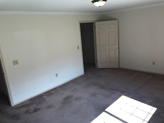 5th image of 121 Oakbrook Cmns