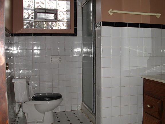 4th image of 9460 Belmont Ave