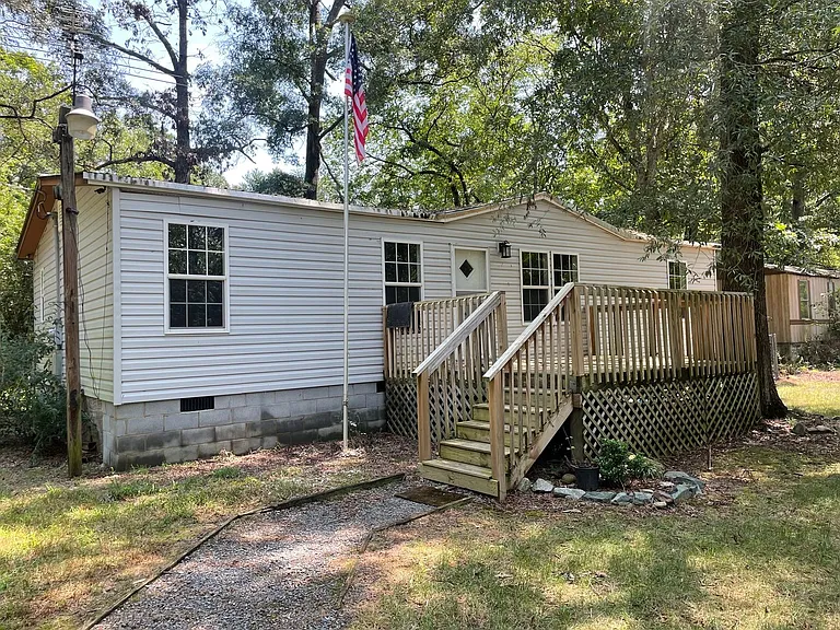 200 Hillcrest Rd — Photo 1