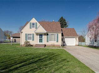 5240 Robinhood Dr, Willoughby, OH 44094