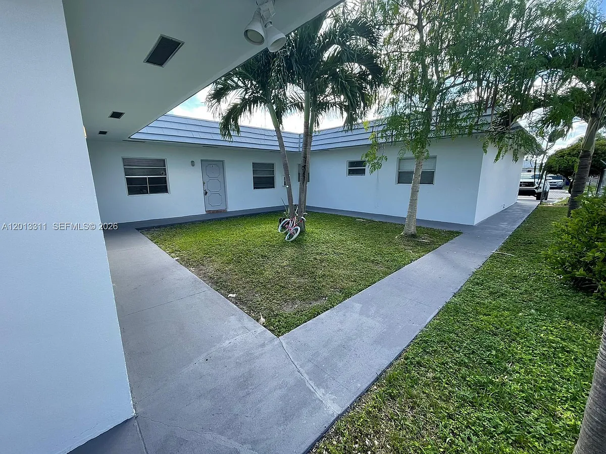 Building Photo - 3970 NW 30th Ter #2