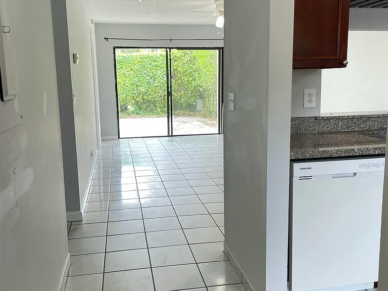 16344 Country Lake Cir — Photo 2