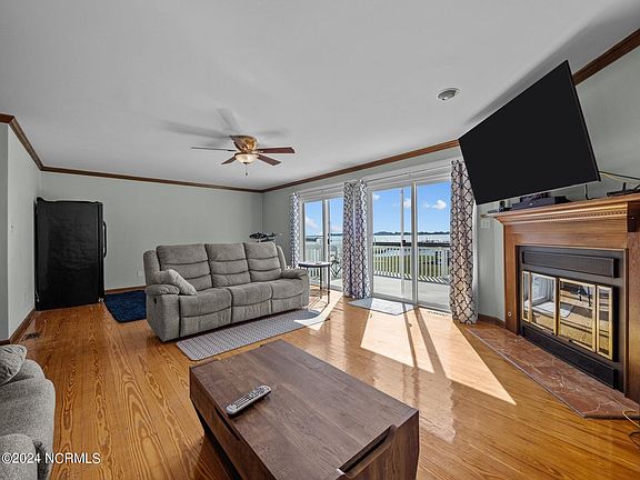 4th image of 405 W Bay Drive