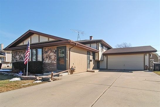 1st image of 2741 N Roberta Ave