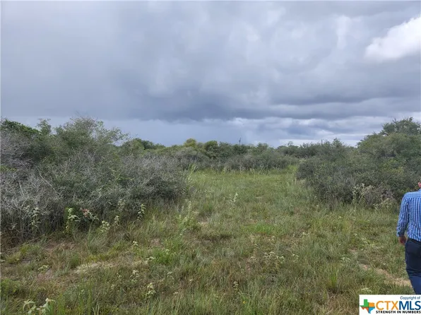 258 Camino Escondito Ln, Seadrift, TX 77983