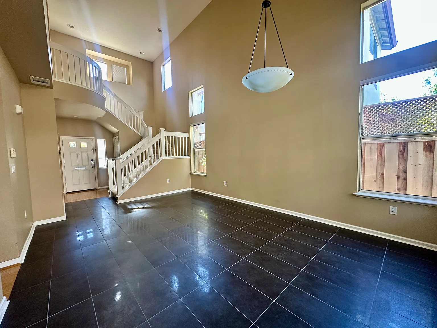 3 bed, 1689 sqft, $4,800 — Photo 4