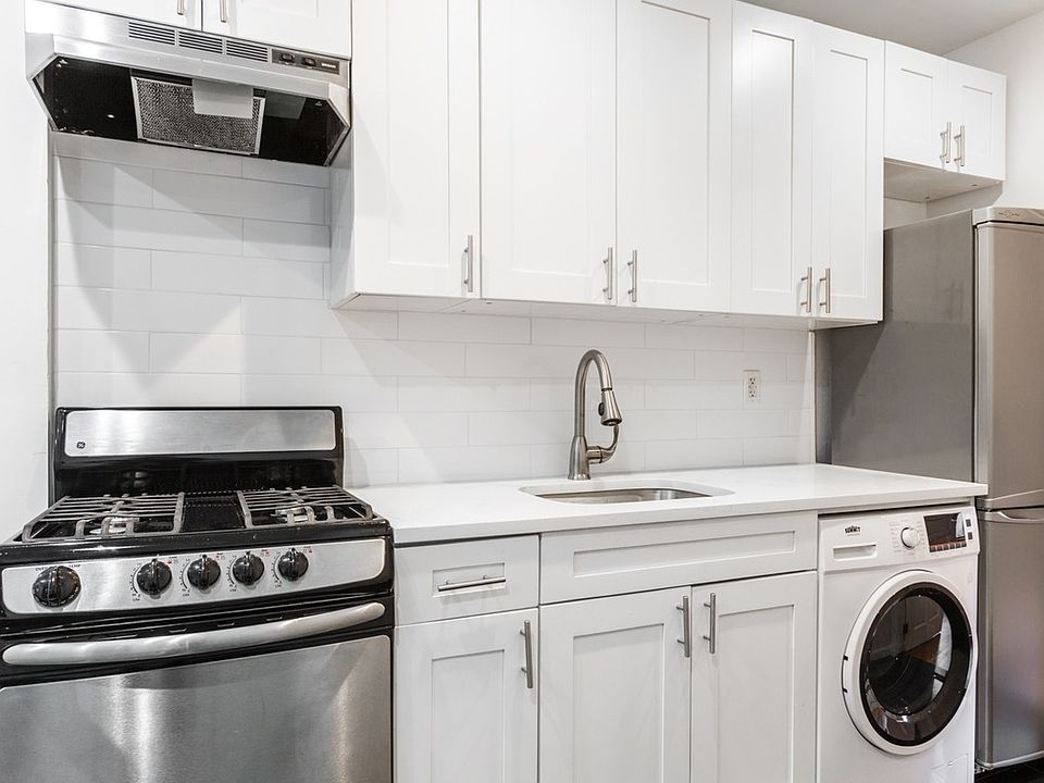 1st image of 320 W 49th St APT 2RE