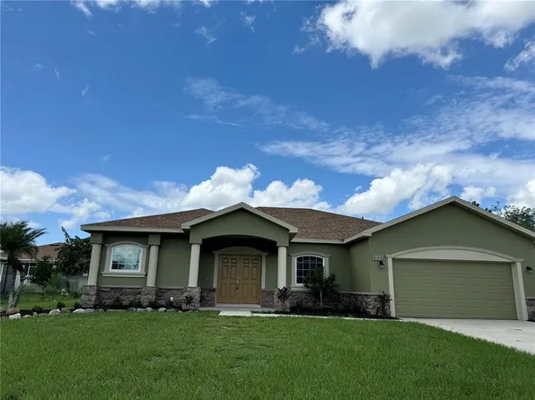 131 8th St, Dundee, FL 33838