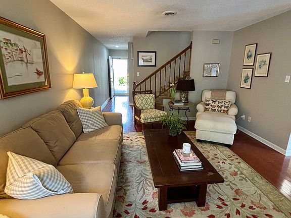 4th image of 7807 Village Dr