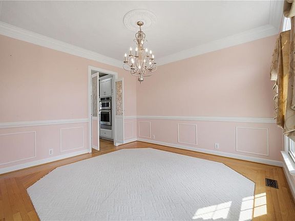 5th image of 5 Beaver Castle Ct