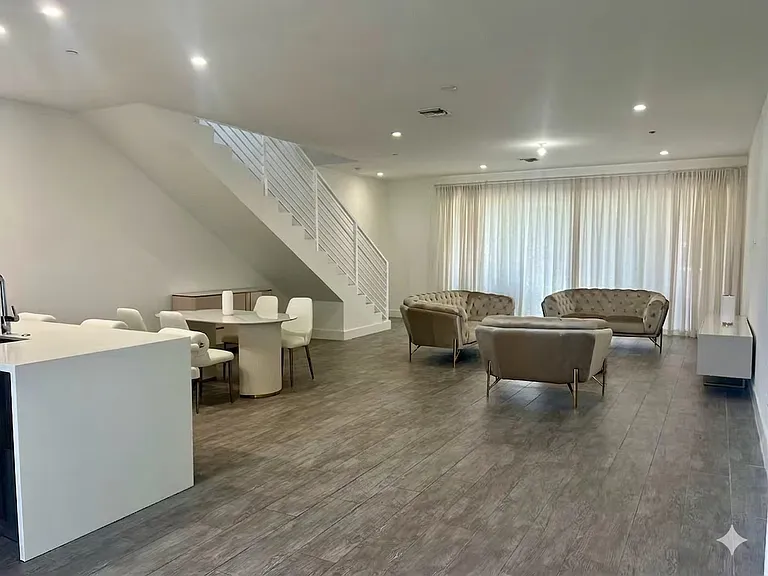 1045 NE 18th Ave #307 — Photo 9
