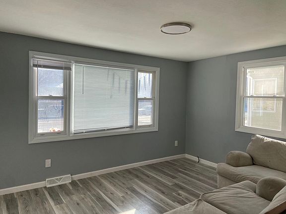 2nd image of 868 Carew St #866