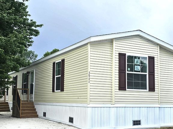 3rd image of 1711 Meadowbrook Dr #383
