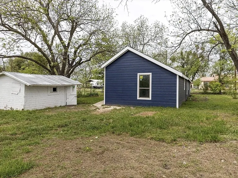 655 E Live Oak St — Photo 12