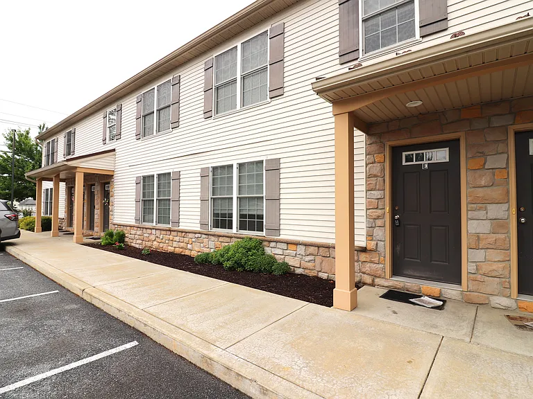 1605 W Main St #E — Photo 2