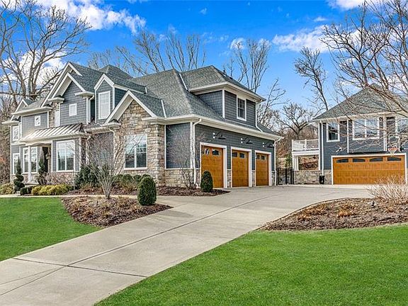 2nd image of 560 Macleod Dr