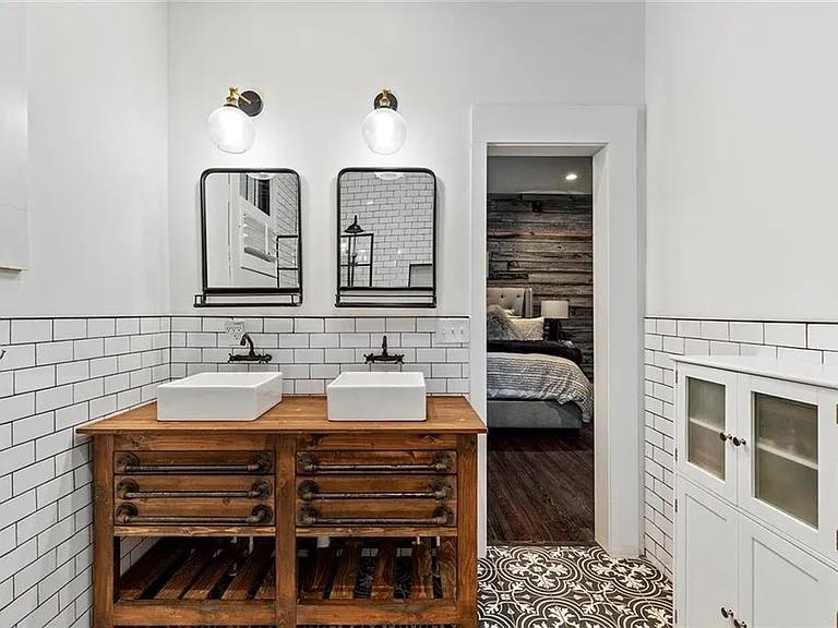 563 Parkway Dr NE — Photo 10
