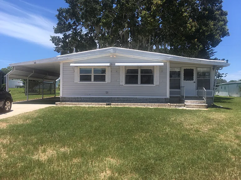 274 Beach Ct — Photo 2