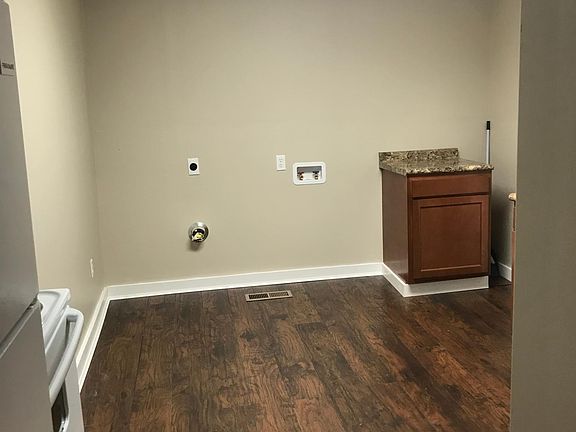 2nd image of 131 Pinedale St APT A