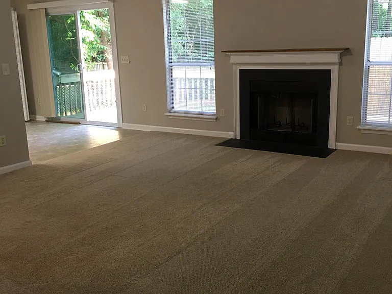 212 Pin Oak Dr — Photo 4