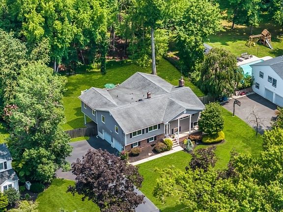 3rd image of 1245 Sunnyfield Ln