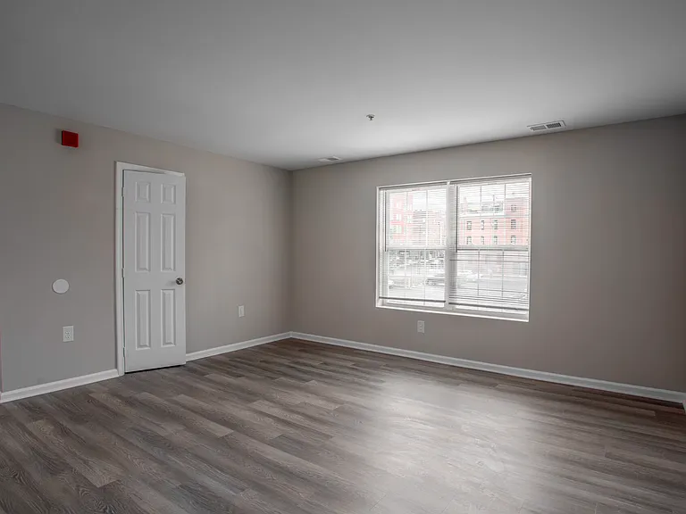 207 W 4th St #2B — Photo 16