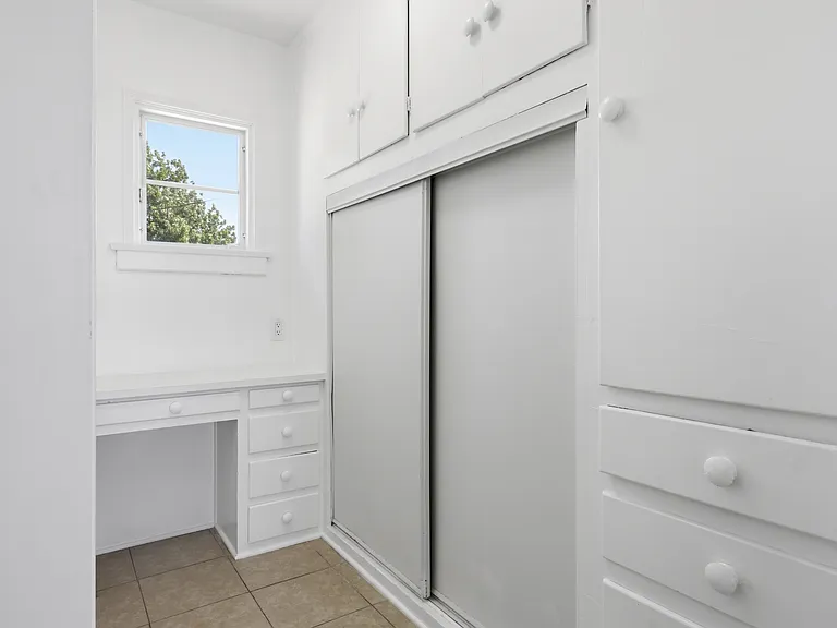 205-215 W Roderick Ave #16 — Photo 9
