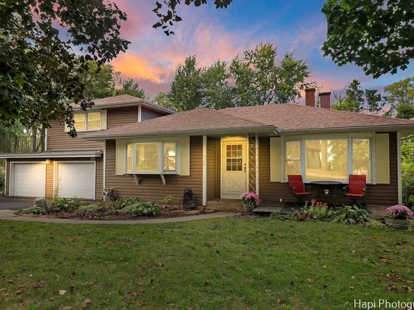 150 E Lakeview Ave, Round Lake Beach, IL 60073