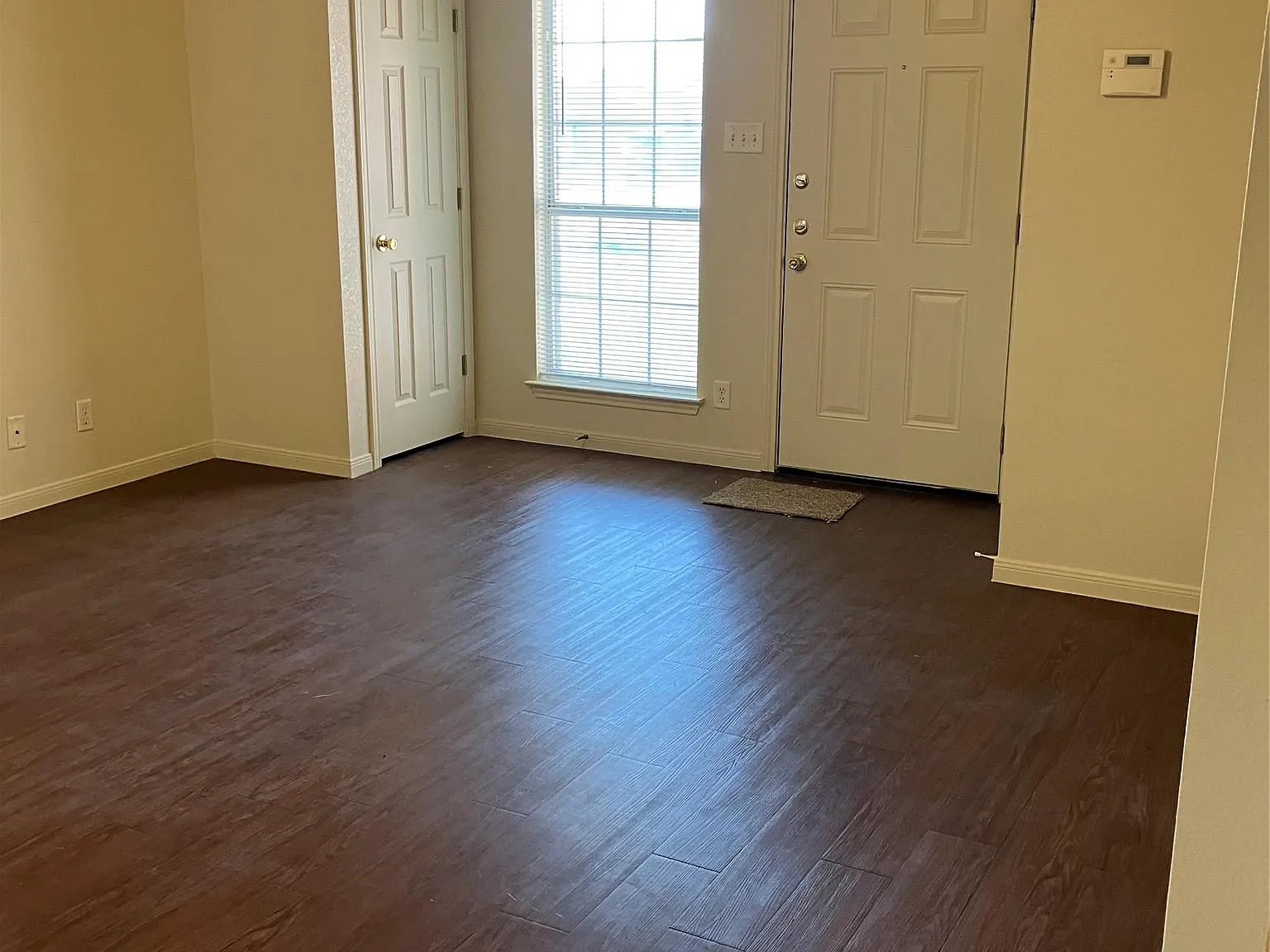 3 bed, 2.0 bath, 1152 sqft, $1,250 — Photo 2