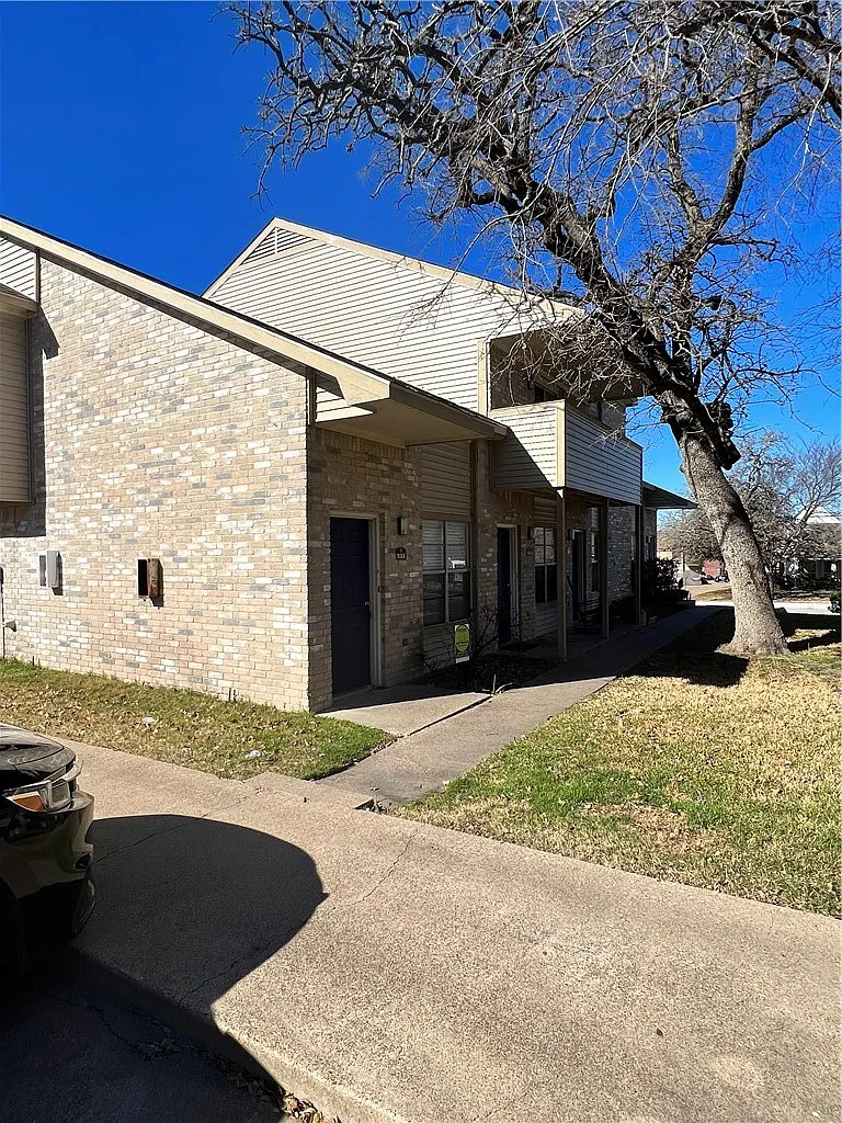 1 bed, 715 sqft, $875 — Photo 1