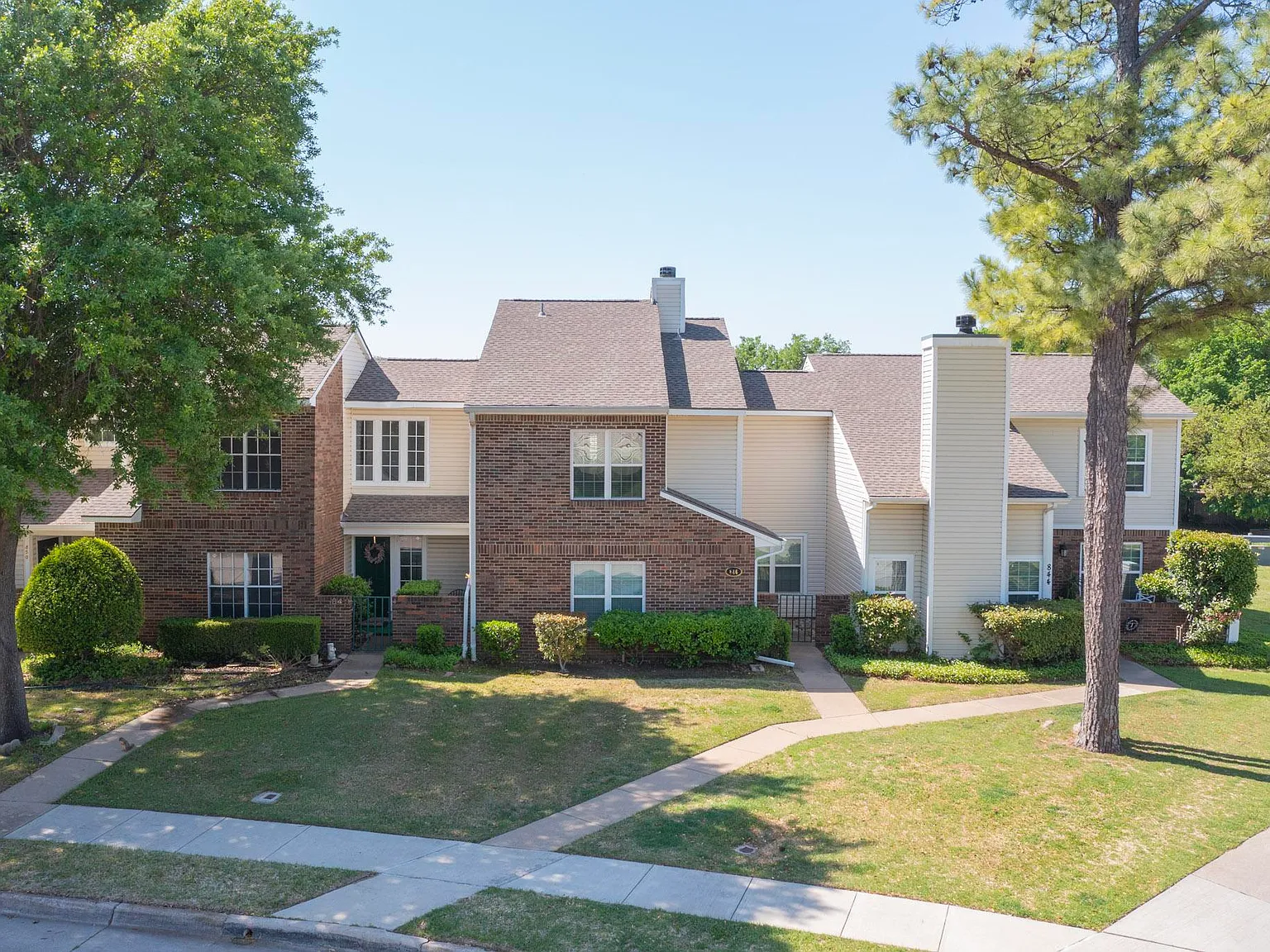 3 bed, 1700 sqft, $2,300 — Photo 3