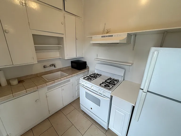 524 Carolina St — Photo 8