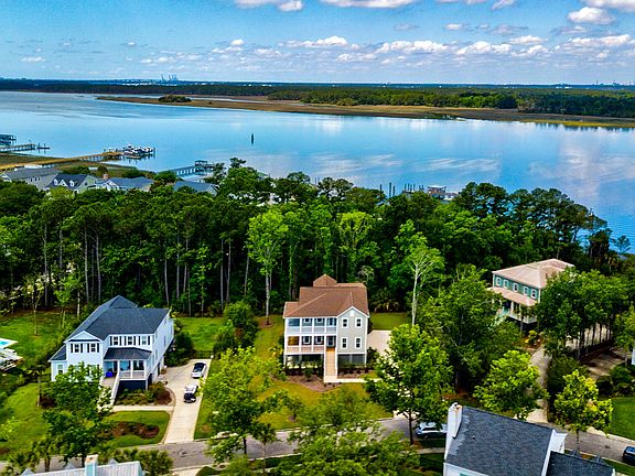 4th image of 2204 Hartfords Bluff Cir