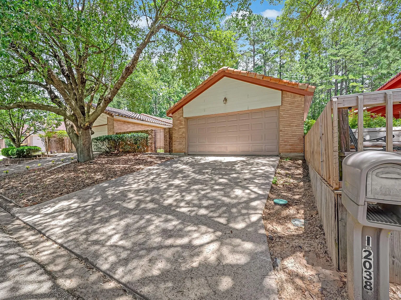 2 bed, 1.5 bath, 1118 sqft, $1,599 — Photo 2
