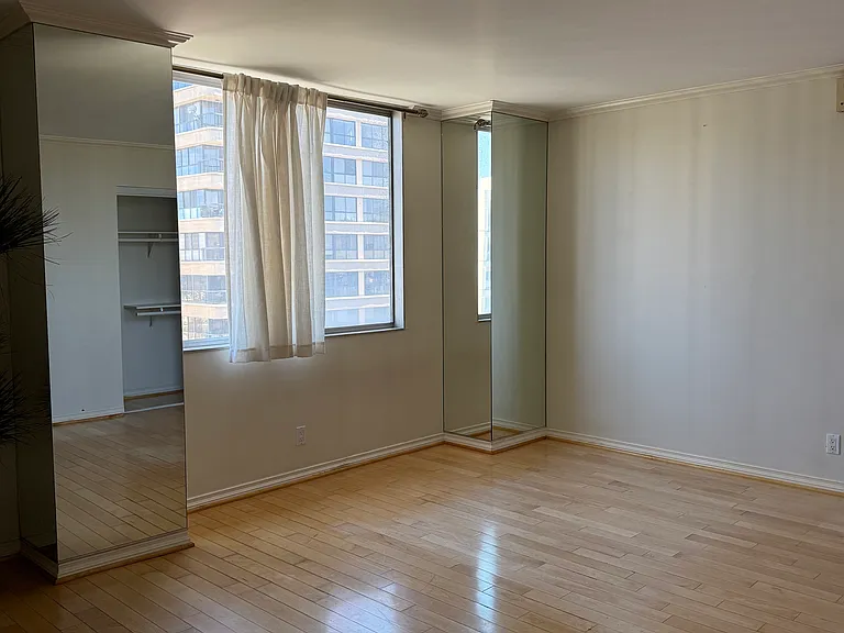 10747 Wilshire Blvd #1 — Photo 3