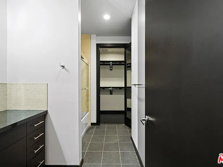 655 S Hope St #1006 — Photo 19