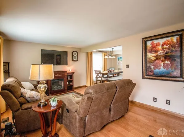 1436 Crown Point Ct, Dayton, OH 45434