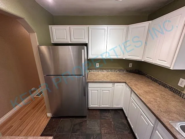 635 SE Juniper Ct E — Photo 8