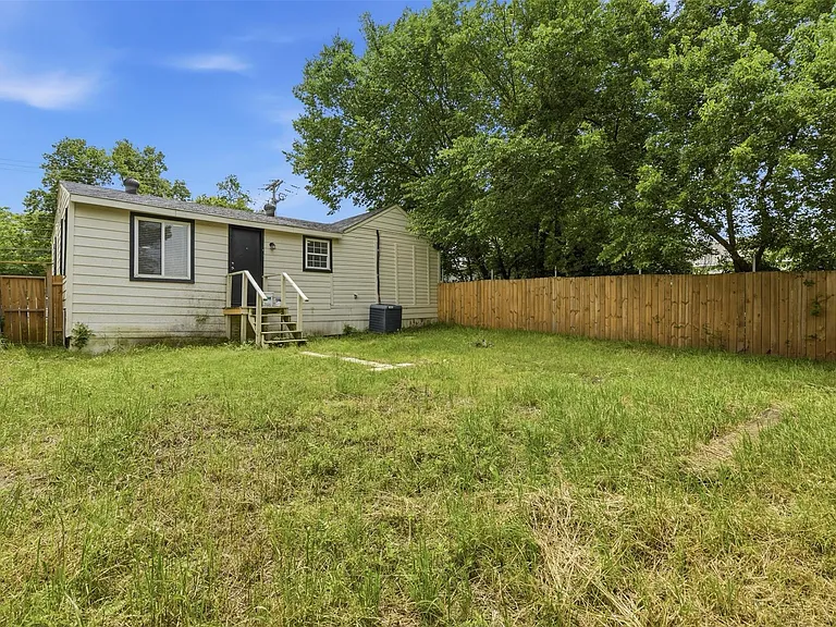 1214 Jones St — Photo 25