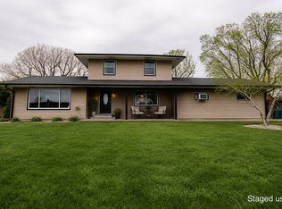 215 S 18th St, Aurora, NE 68818