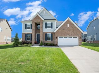 53213 Bay Laurel Ln, South Lyon, MI 48178