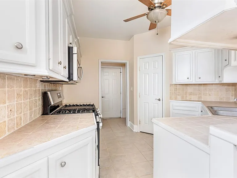 108 Harbour Town Cir — Photo 14